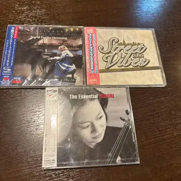 다양한 장르의 음악을 수록한 CD 세트.