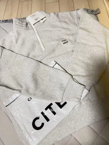 미사용 새상품 택 포함 CITIZEN 그레이 하프 지퍼 트레이닝복
