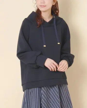 로즈 티아라 백 지퍼 맨투맨