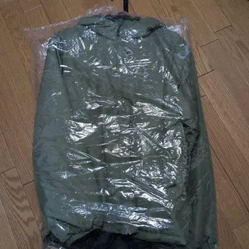 Luz e Sombra 다운 자켓 M 올리브 그린