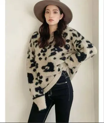 GYDA 레오파드 무늬 니트