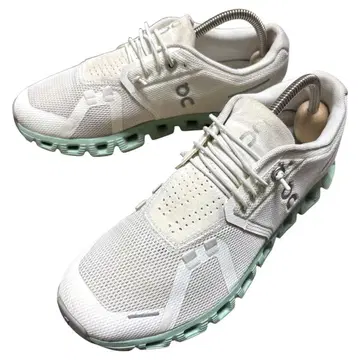 새상품급 [ emmi x ON ] 콜라보 클라우드 5 여성용 23cm