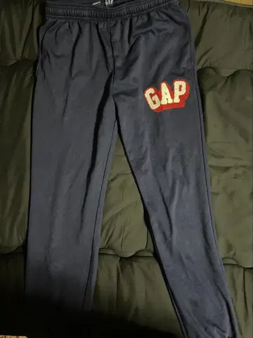 GAP 네이비 스웨트 팬츠 로고 자수