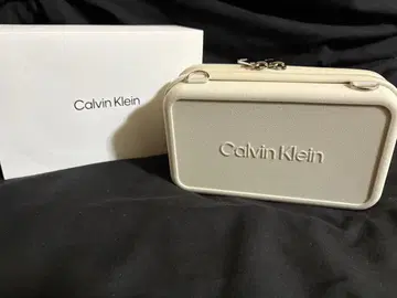 새상품 Calvin Klein 화이트 숄더백