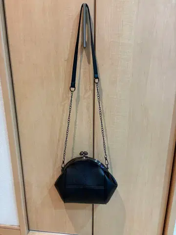 블랙 가마구치 숄더백