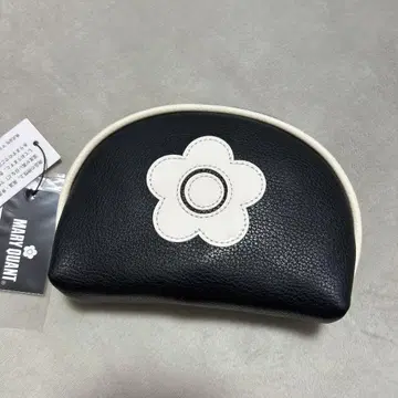 MARY QUANT 에나멜 아이콘 데이지 패치 라운드 파우치 블랙