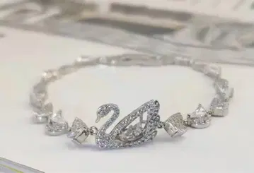 스와로브스키 Swarovski Dancing Swan 팔찌