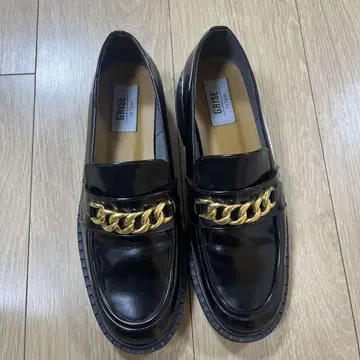 새상품급 GRISE Le Talon 로퍼 에나멜 블랙 24
