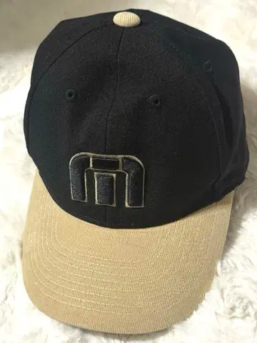 [ 새상품급 ] Travis Mathew 캡 블랙/베이지