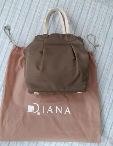 DIANA 브라운 숄더백