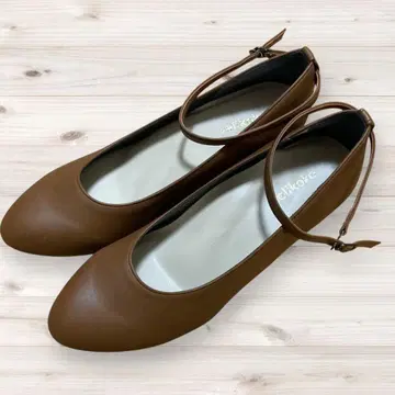 [새상품급] 스트랩 velikoko 펌프스 (5cm 힐)