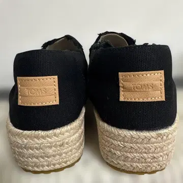 TOMS 블랙 슬립온 24.5