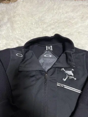 Oakley 블랙 자켓 긴팔