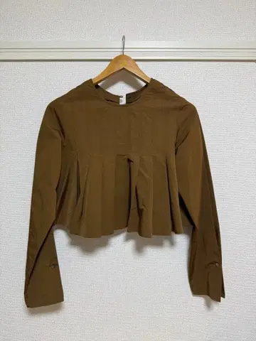프릴 달린 긴팔 블라우스
