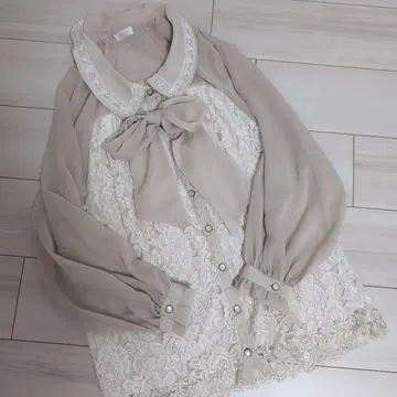 LIZ LISA 베이지 레이스 긴팔