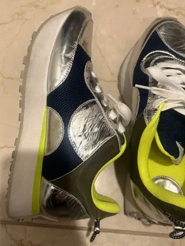 OMMO CIRCLE CUTTING METALLIC SNEAKERS