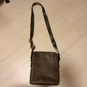 BANUCE 브라운 숄더백
