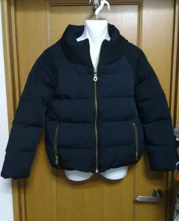Noble 블랙 숏 기장 다운 자켓