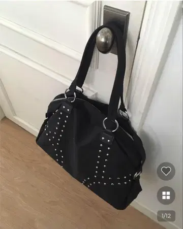 나일론 스터드 빅 숄더백
