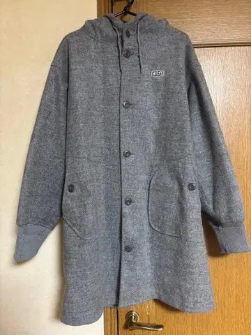 후드 부착 그레이 롱 코트