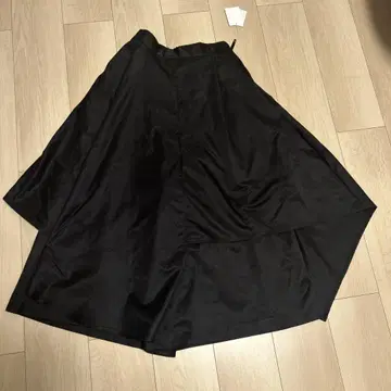 블랙 와이드 팬츠 ( 가우초 팬츠 ) 사이드 지퍼 부착