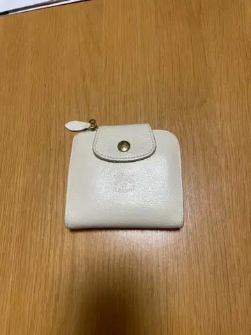 일비종떼 화이트 가죽 이단 접이식 지갑