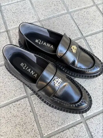 Diana 블랙 가죽 로퍼 23cm