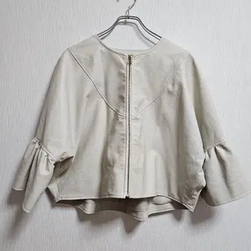 베이지 노카라 자켓 플레어 소매