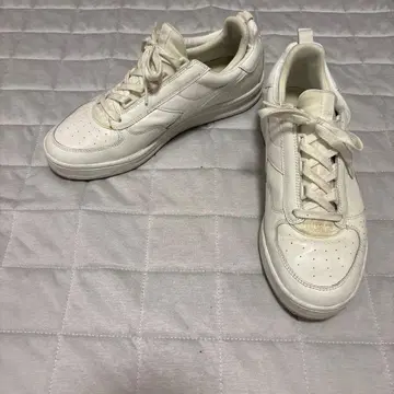 diadora 화이트 스니커즈