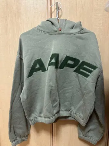 선착순 AAPE 로고 크롭 맨투맨