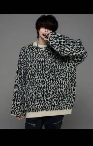 23AW ADRER 극상 퍼지 니트 M 레오파드 무늬