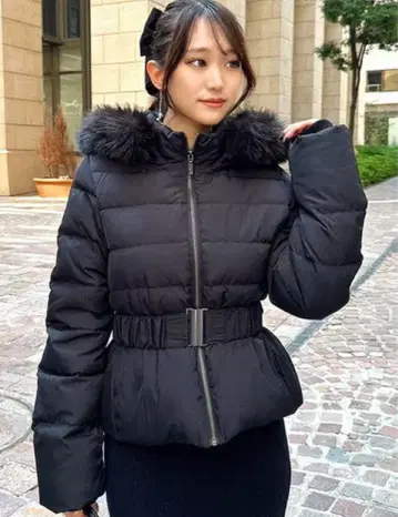 퍼 달린 다운 자켓 블랙
