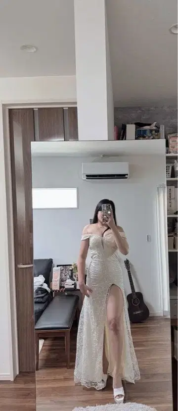 오프숄더 레이스 드레스 슬릿 포함