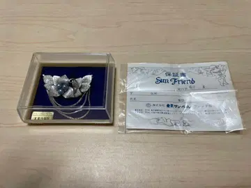 꽃 모티브 진주 브로치