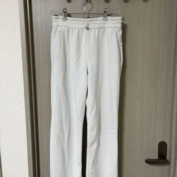 룰루레몬 화이트 캐주얼 팬츠 아시아 사이즈 s