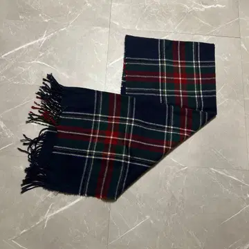 네이비와 레드 체크 머플러