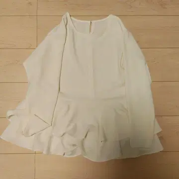 BEARDSLEY 프릴 블라우스 화이트