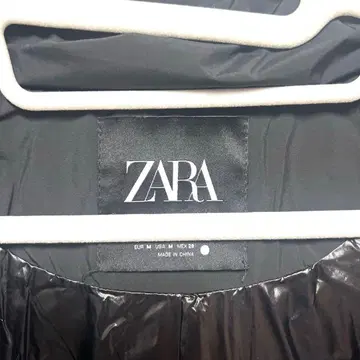 ZARA 블랙 다운 자켓 M 사이즈