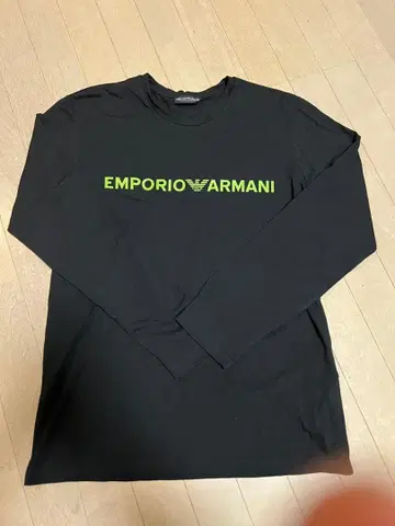 EMPORIO ARMANI 블랙 긴팔 티셔츠
