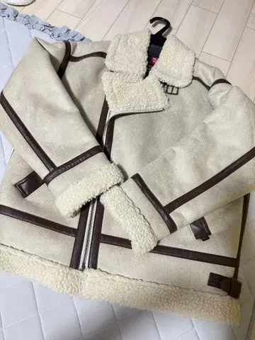 알파 ALPHA INDUSTRIES 아이보리 무스탕 코트