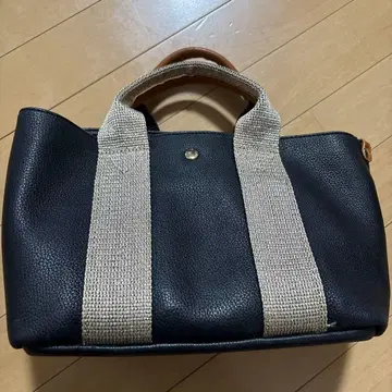 네이비 합성 피혁 토트백