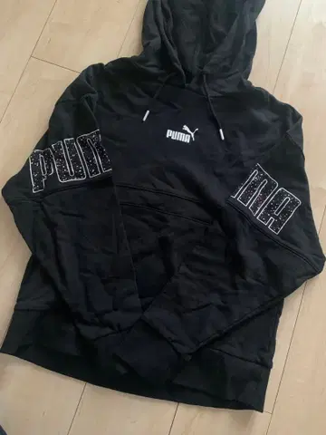 PUMA 블랙 후드티 별 패턴 프린트