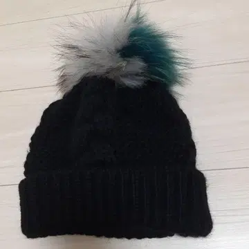 [ CA4LA ] 그린 x 그레이 퍼 폼폼 포함 블랙 니트 모자