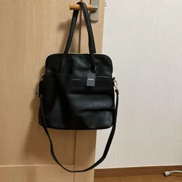 블랙 토트백 숄더 스트랩 포함