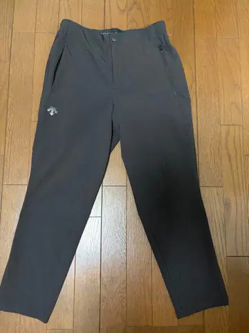 DESCENTE 스포츠 슬랙스 (9부 기장)