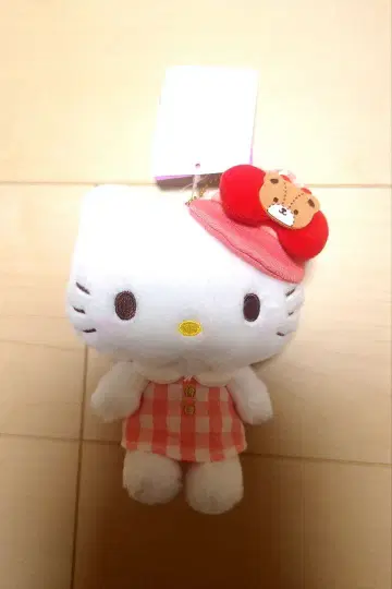 새상품 키티 깅엄 헌팅 캡 마스코트