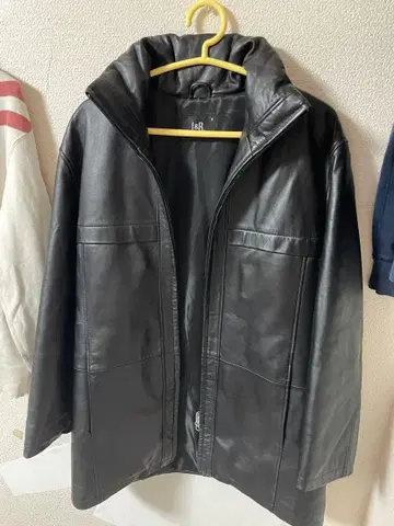 블랙 가죽 코트 후드 부착
