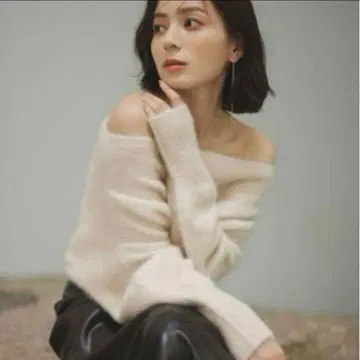 오프숄더 베이지 스웨터 모헤어 혼방