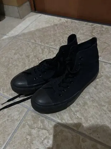 CONVERSE 블랙 하이컷 스니커즈