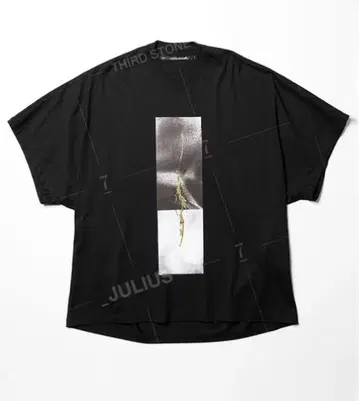 JULIUS 24PF 프린트 카이토 티셔츠